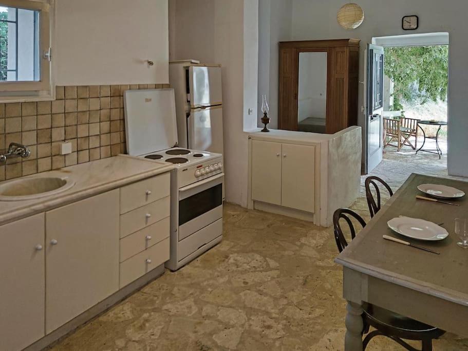 Στούντιο Σε Πέτρινο Σπίτι, Κοντά Σε Παραλία Apartment Kyparissia Exterior foto